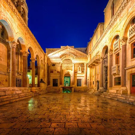 Club Boutique Gasthuis Split