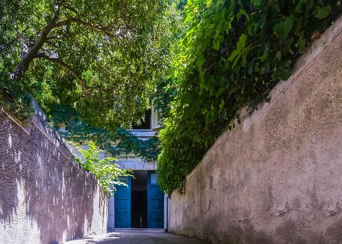 Club Boutique Πανσιόν 4*